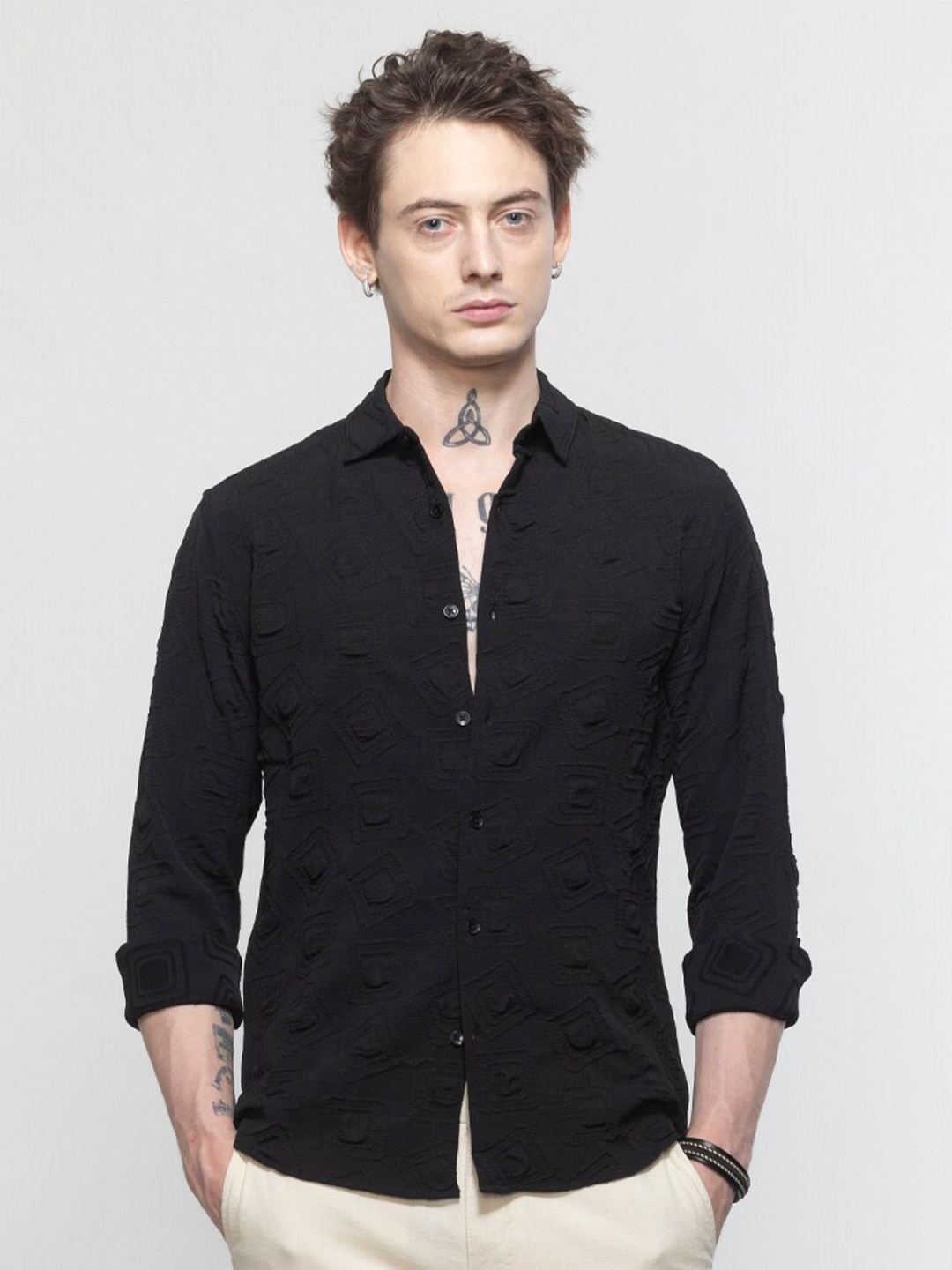 

Snitch Black Classic Slim Fit Printed Casual Shirt