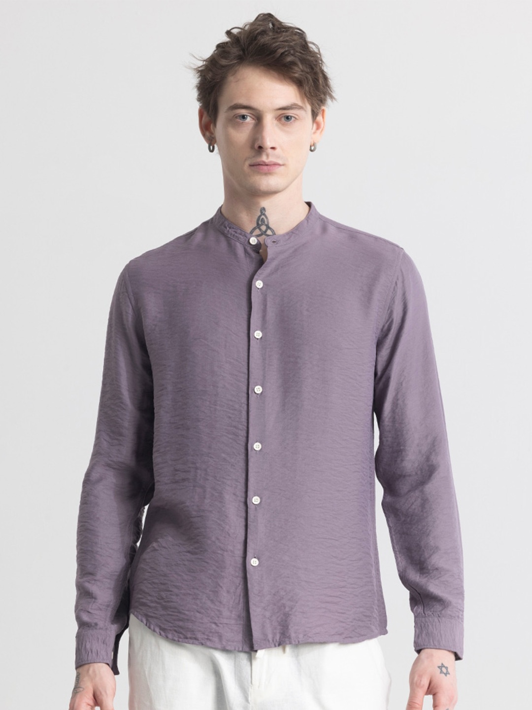 

Snitch Lavender Classic Slim Fit Mandarin Collar Opaque Casual Shirt