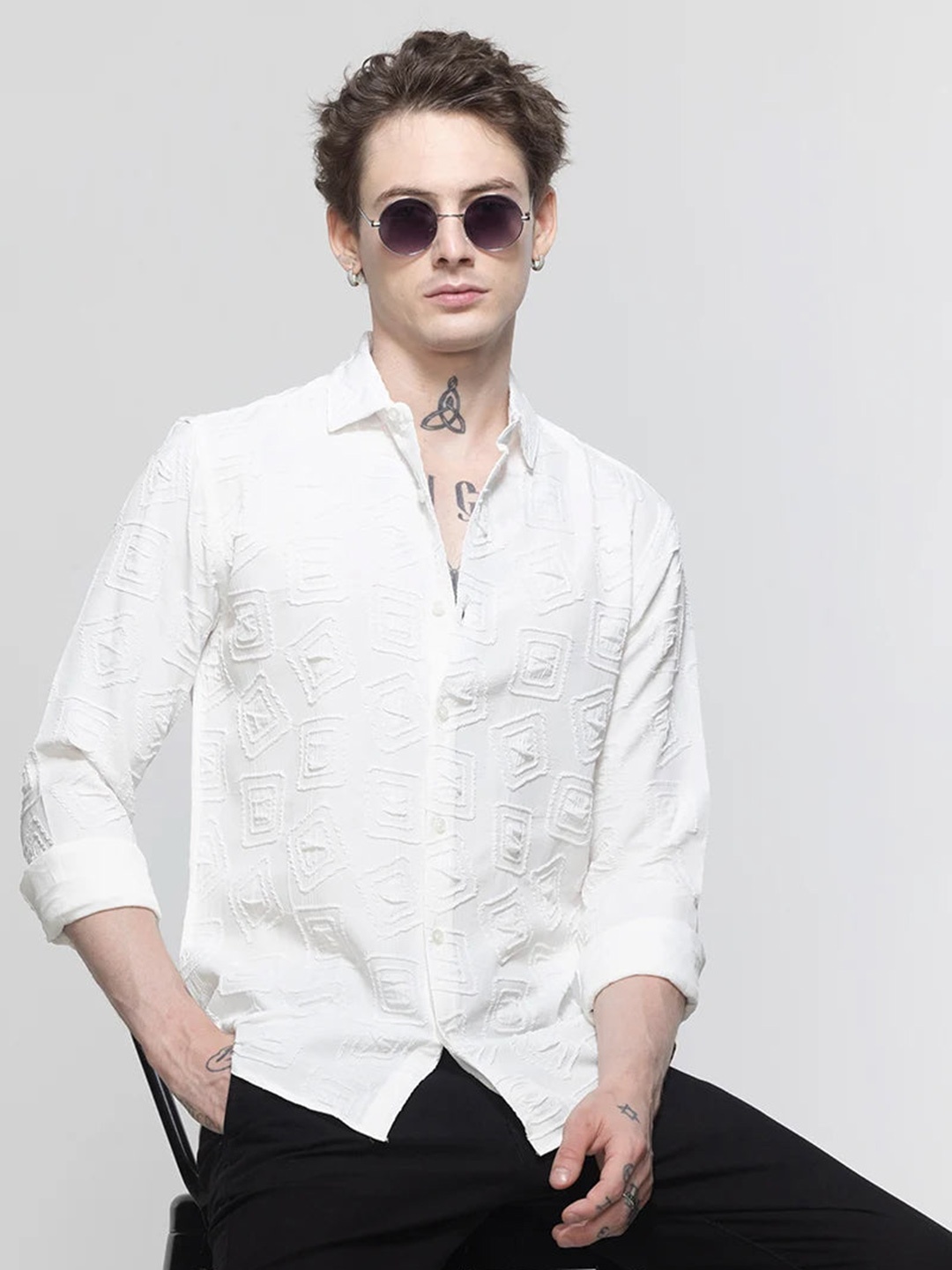 

Snitch White Classic Slim Fit Self Design Textured Spread Collar Casual Shirt