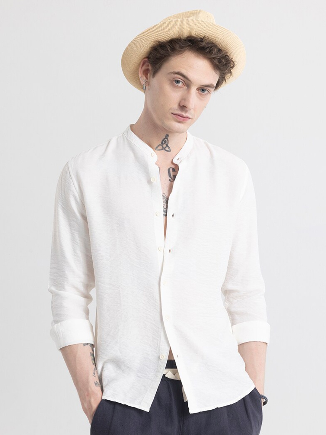 

Snitch White Classic Slim Fit Cotton Casual Shirt