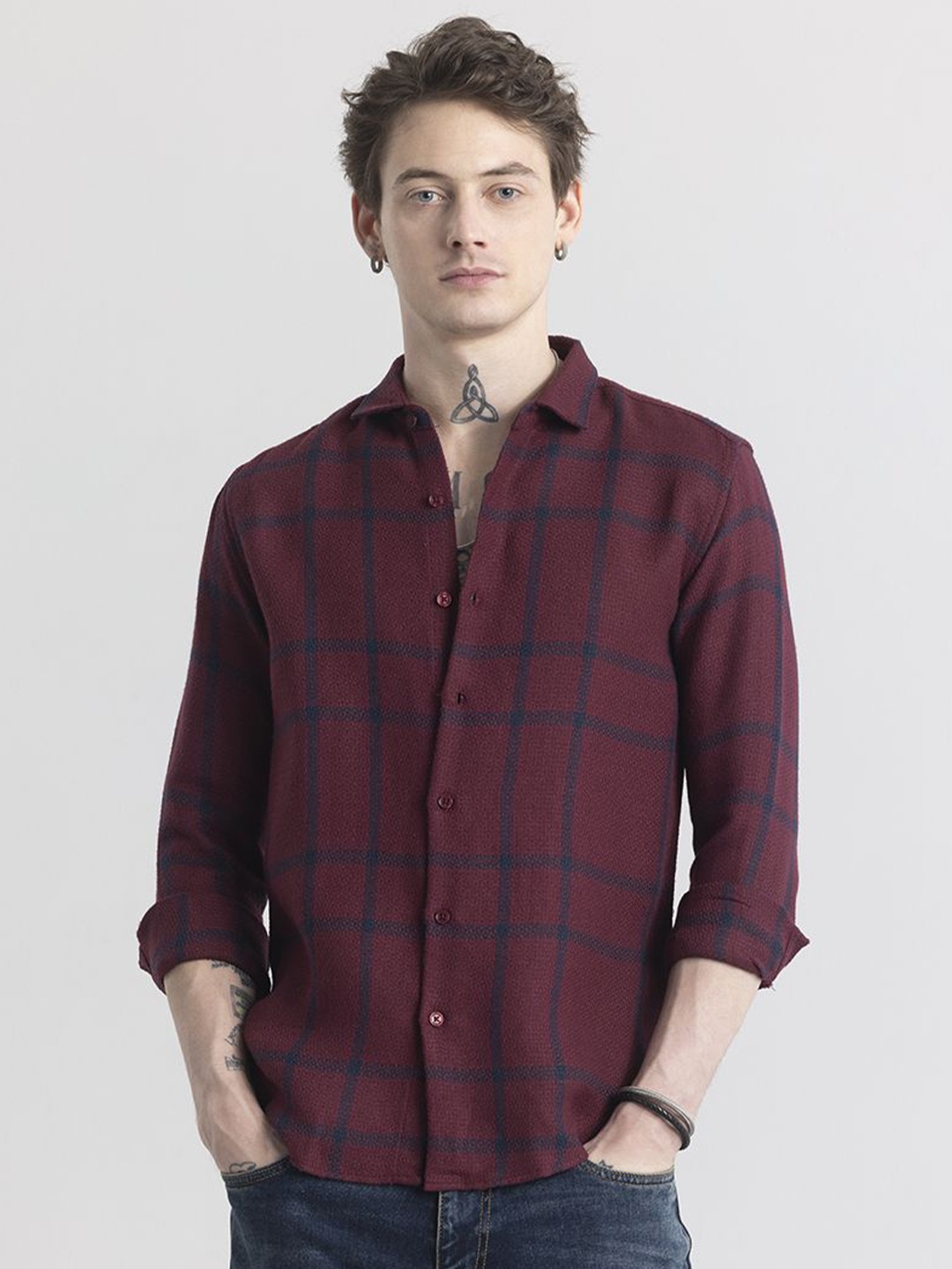 

Snitch Maroon Classic Slim Fit Checked Pure Cotton Casual Shirt