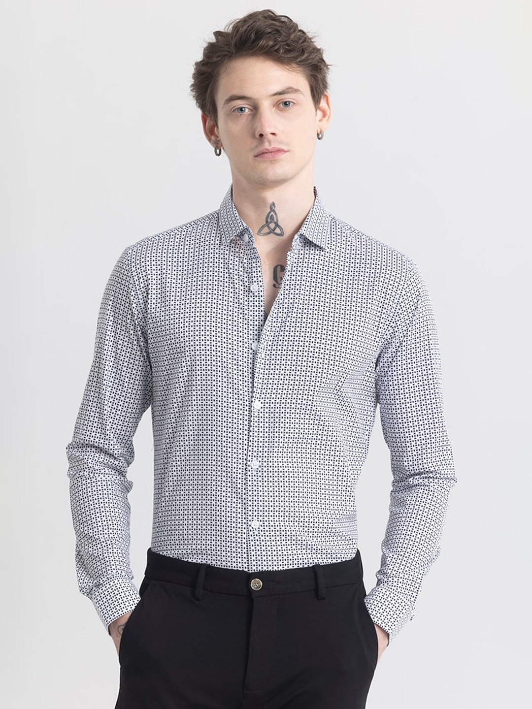 

Snitch White Classic Slim Fit Micro Ditsy Printed Cotton Casual Shirt