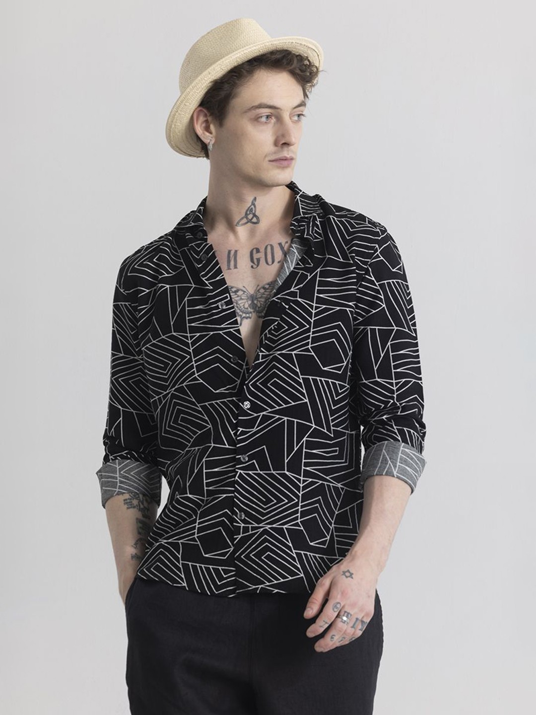 

Snitch Black Classic Slim Fit Abstract Printed Spread Collar Casual Shirt