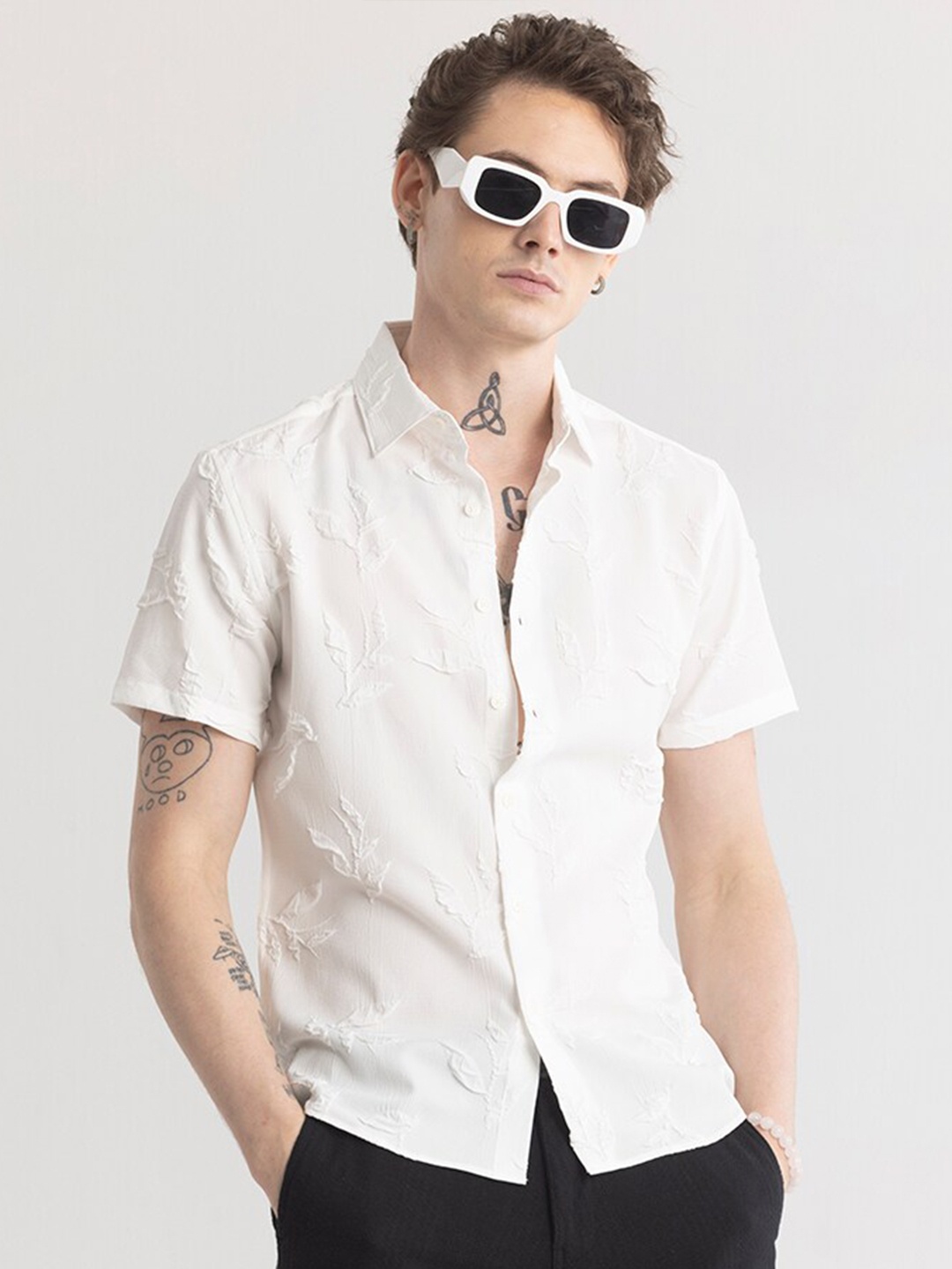 

Snitch White Straight Slim Fit Self Design Textured Spread Collar Casual Shirt