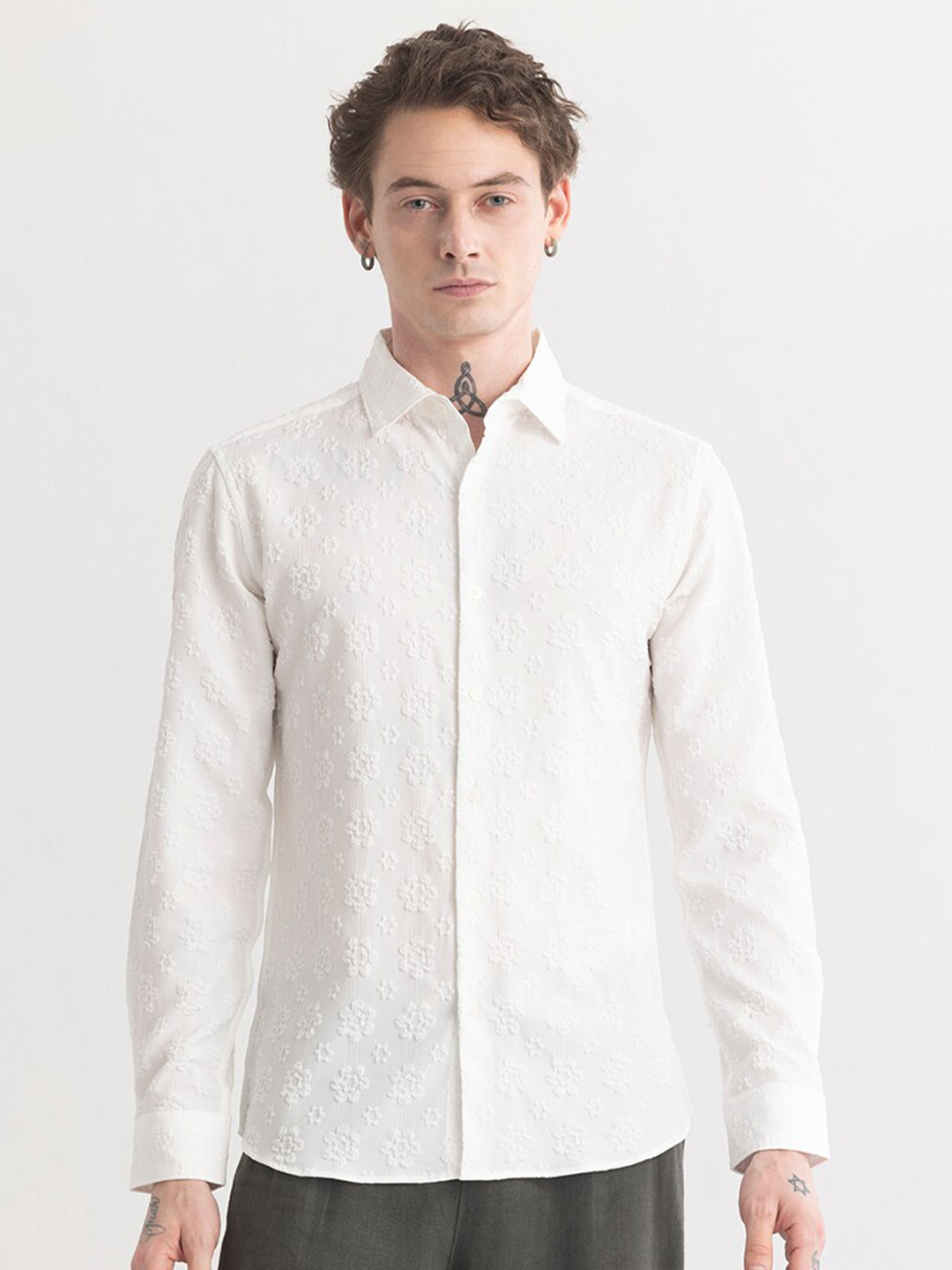 

Snitch White Classic Slim Fit Textured Opaque Casual Shirt