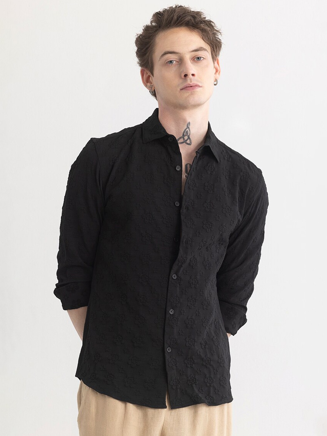 

Snitch Black Classic Slim Fit Cotton Casual Shirt