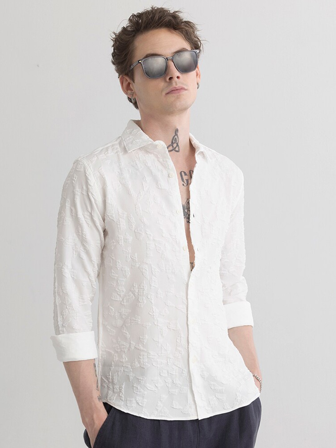 

Snitch White Classic Slim Fit Self Design Textured Spread Collar Casual Shirt