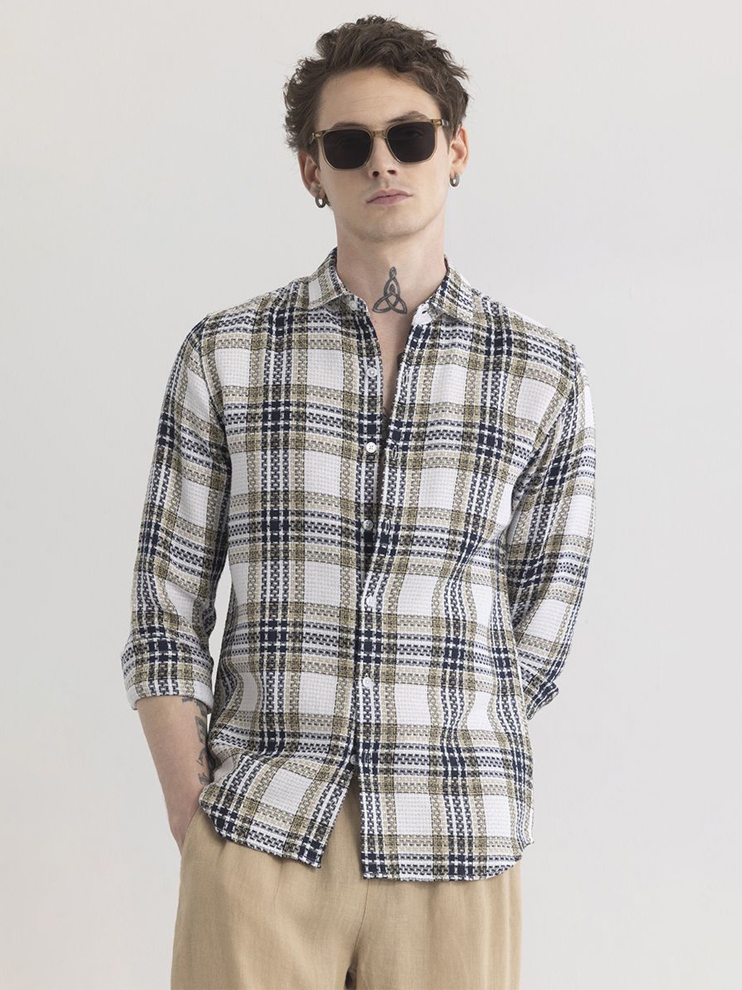 

Snitch White & Black Tartan Checks Checked Classic Slim Fit Cotton Casual Shirt