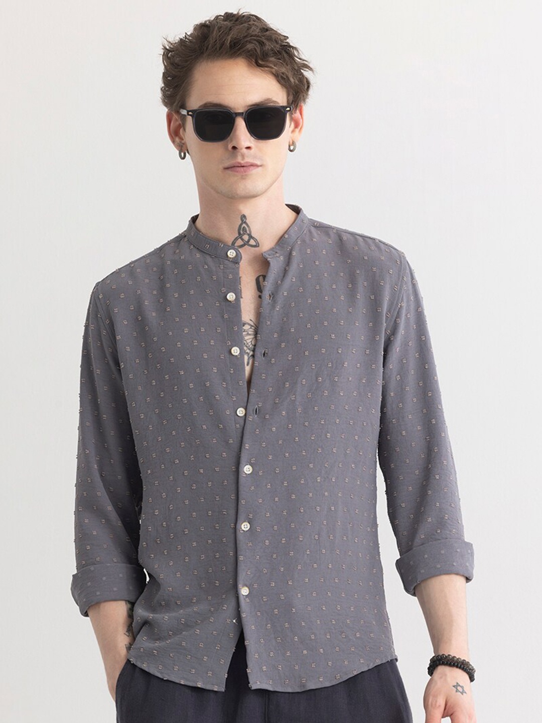 

Snitch Lavender Colour & Brown Self Design Classic Slim Fit Cotton Casual Shirt