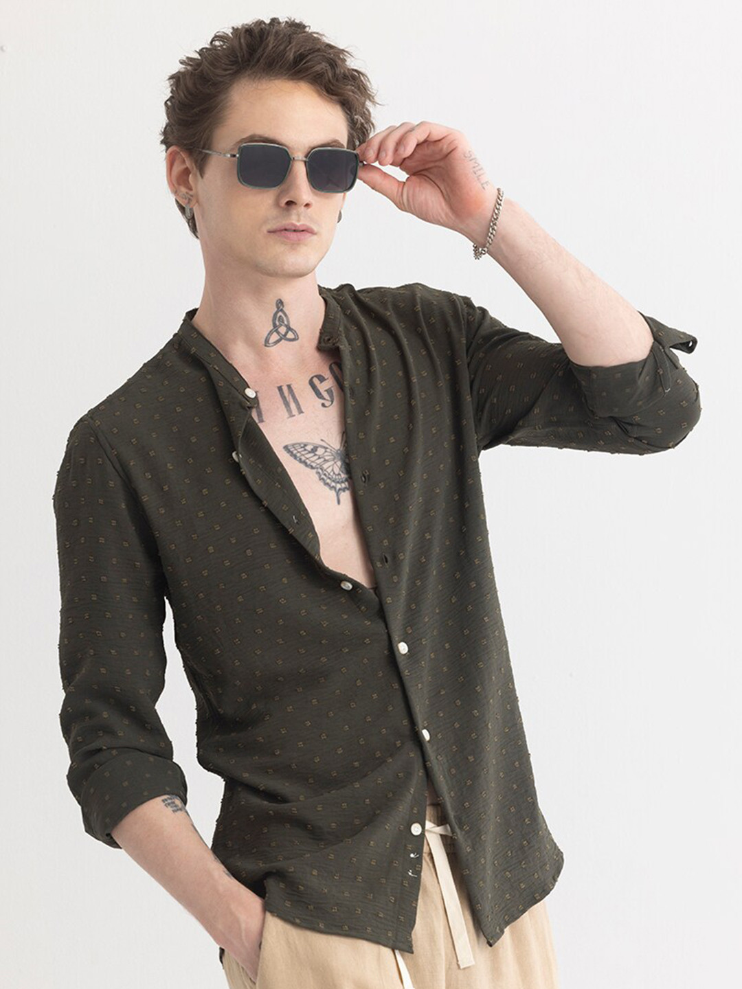 

Snitch Green Classic Slim Fit Textured Embroidered Cotton Casual Shirt, Olive