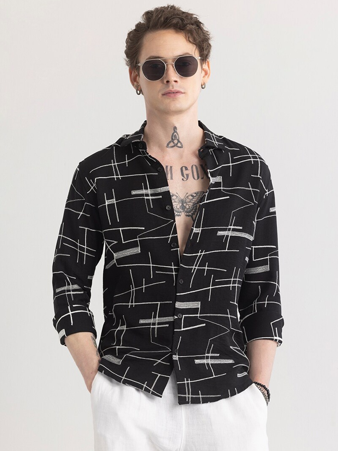 

Snitch Black Classic Slim Fit Geometric Printed Spread Collar Casual Shirt