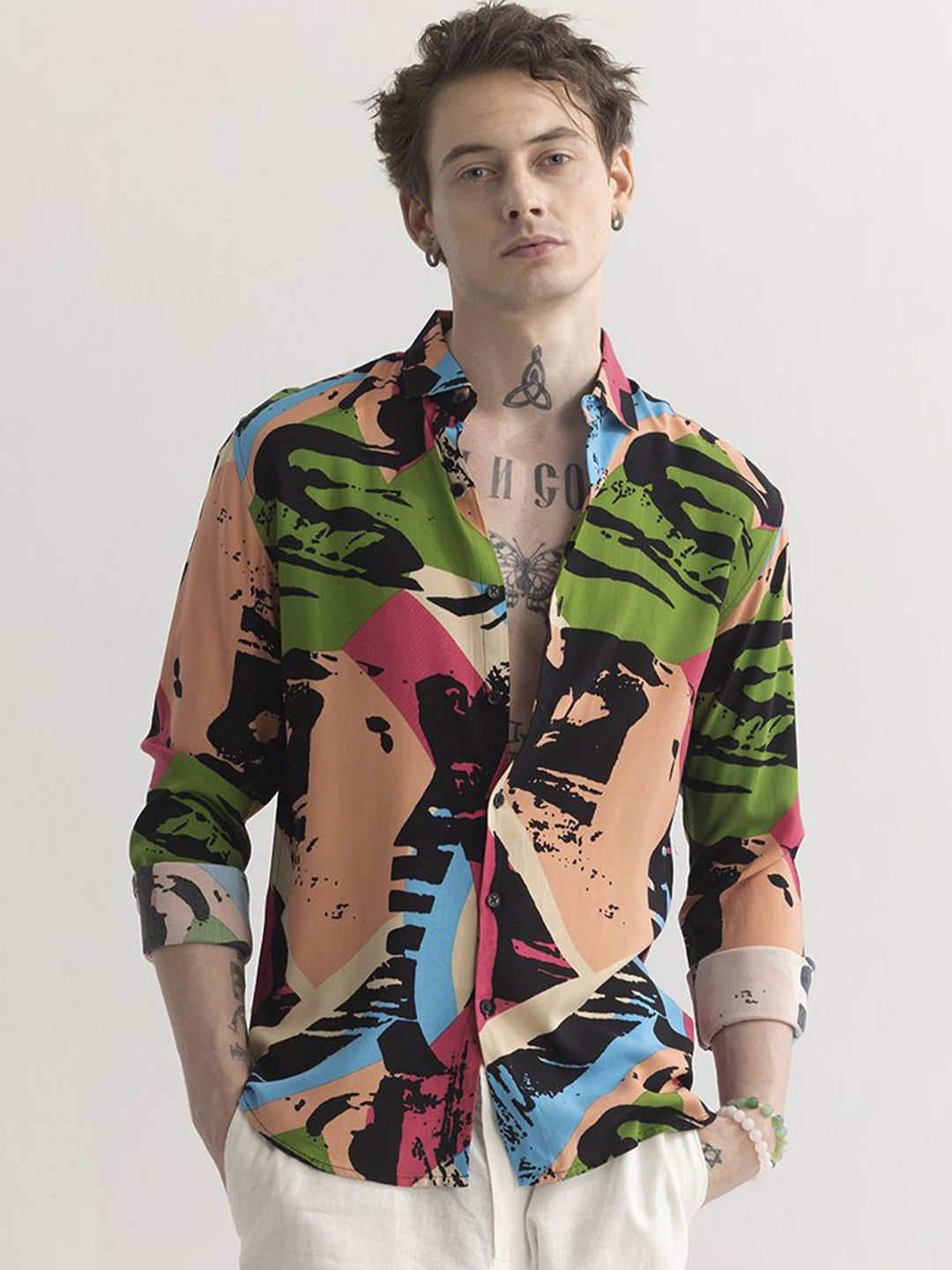 

Snitch Green Classic Slim Fit Abstract Printed Opaque Casual Shirt
