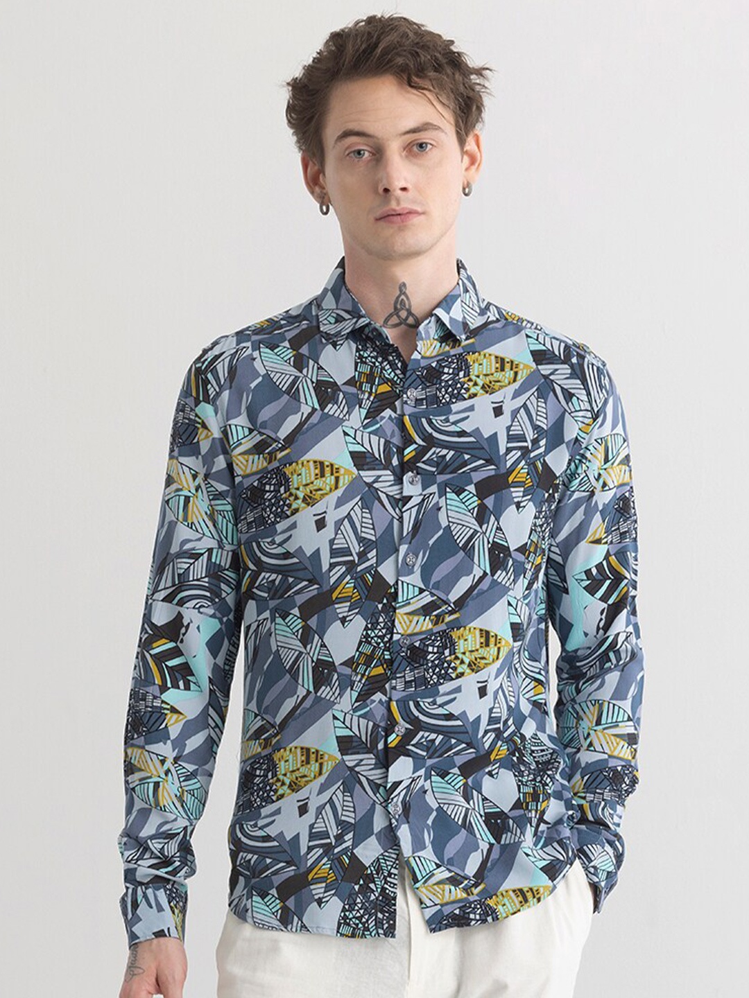 

Snitch Blue Classic Slim Fit Floral Printed Spread Collar Casual Shirt