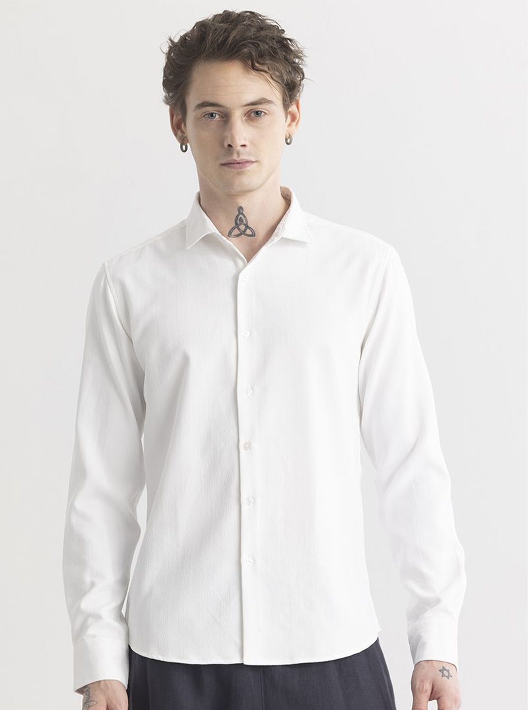 

Snitch White Classic Slim Fit Opaque Cotton Casual Shirt