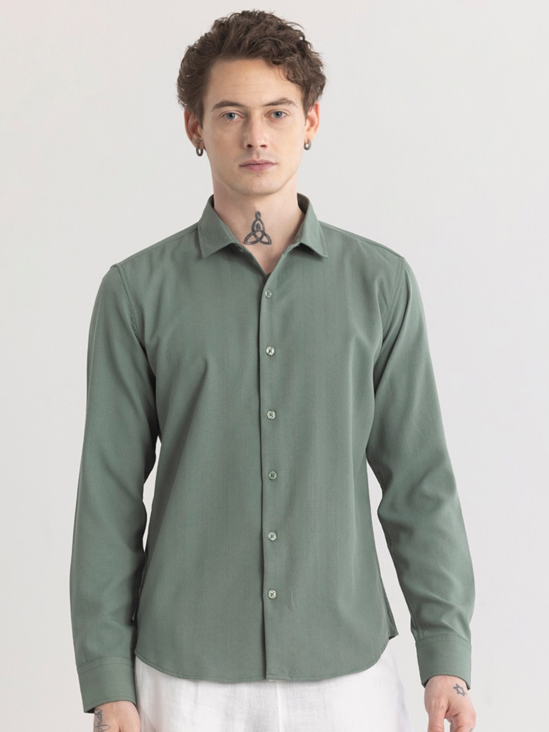 

Snitch Olive Green Classic Slim Fit Spread Collar Long Sleeves Cotton Casual Shirt
