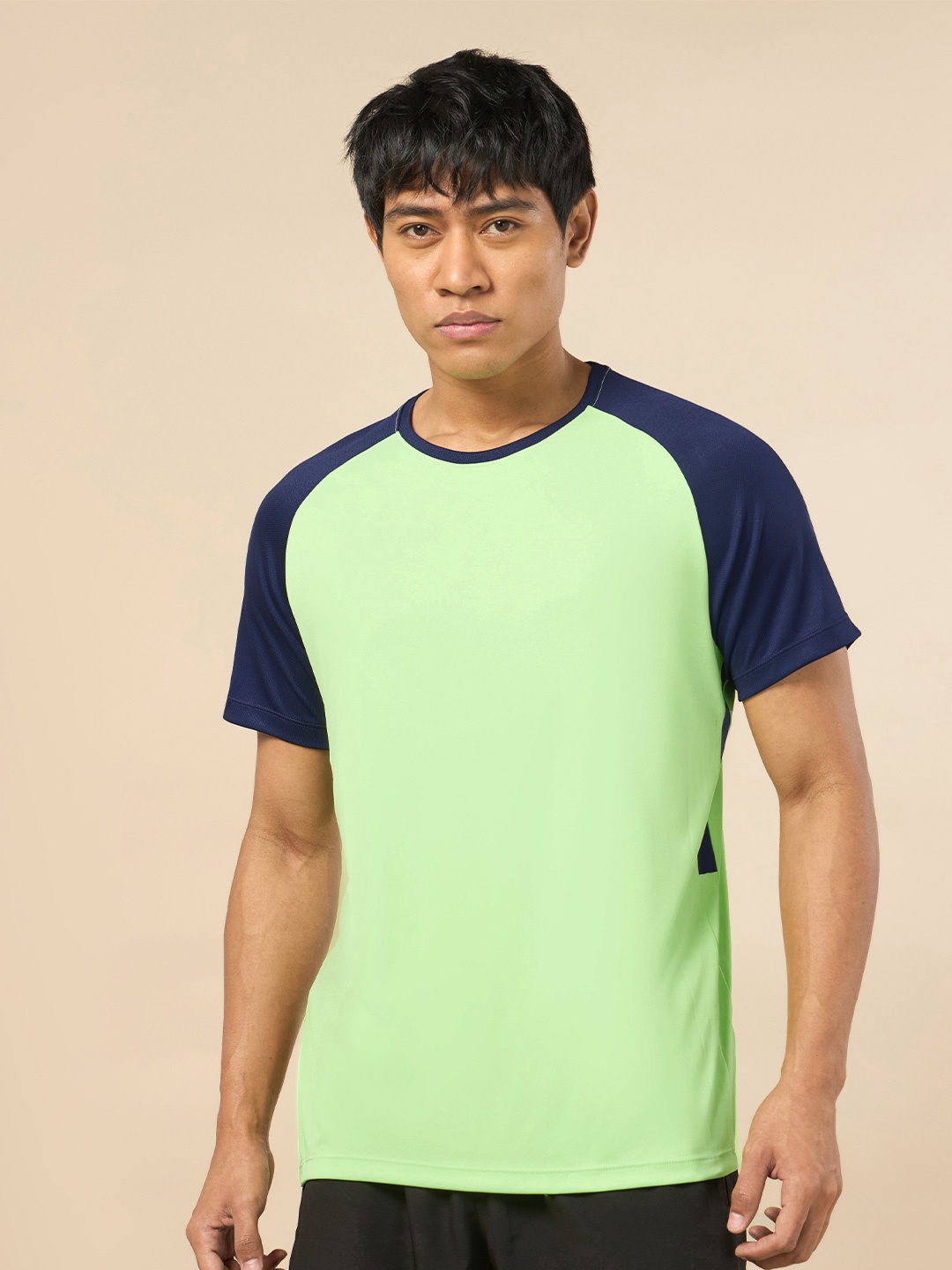 

CULT Men Power Up Training Raglan Sleeves T-shirt, Green