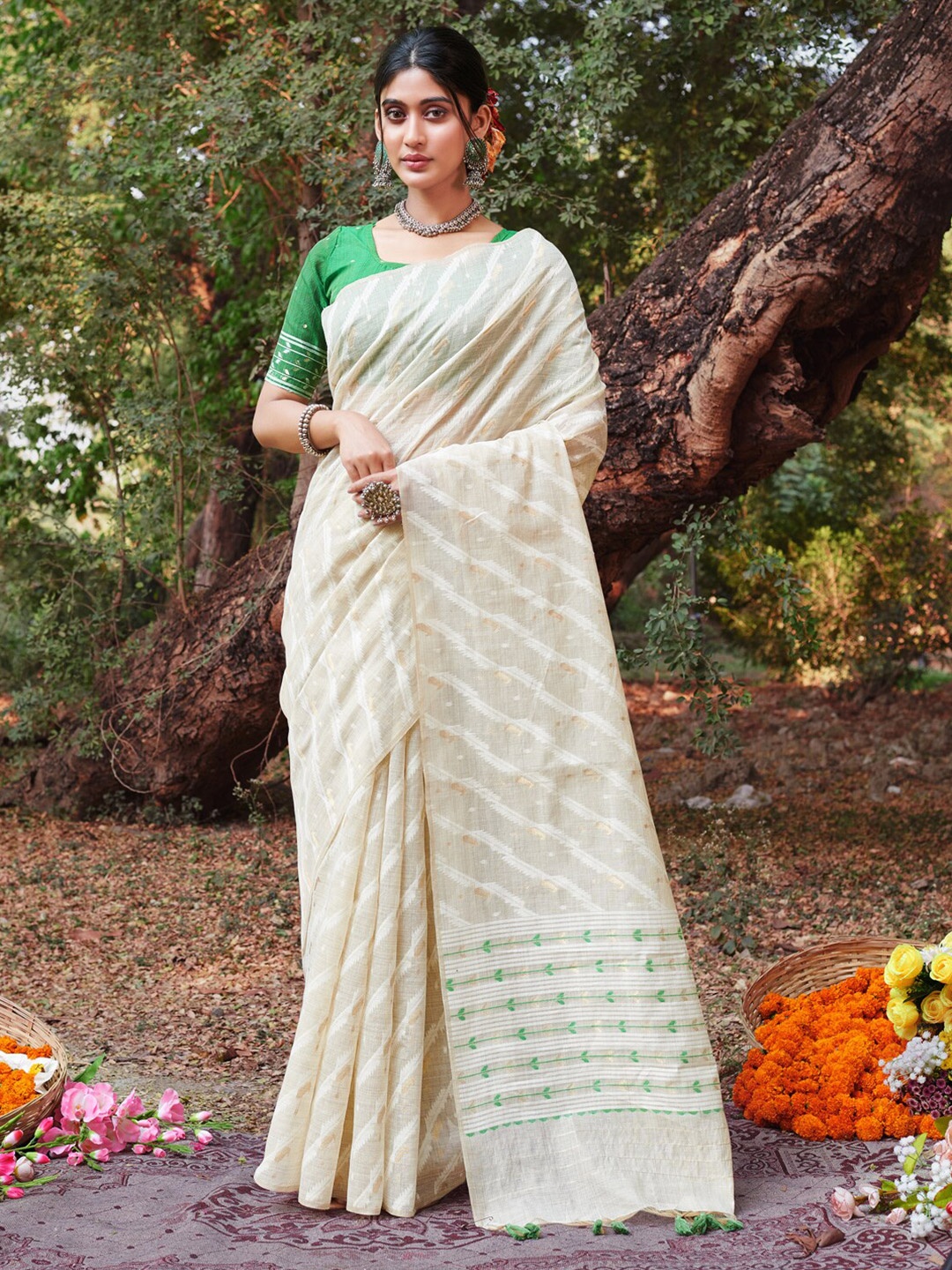 

Fashion Petals Woven Design Tussar Saree, White