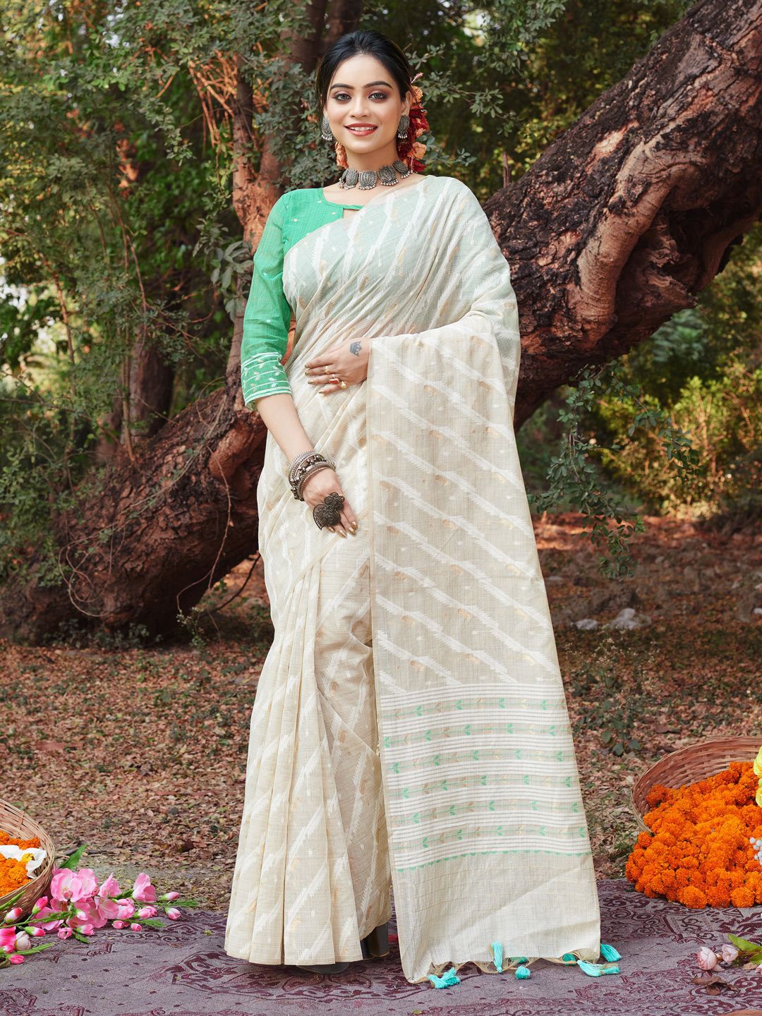 

Fashion Petals Woven Design Tussar Saree, White