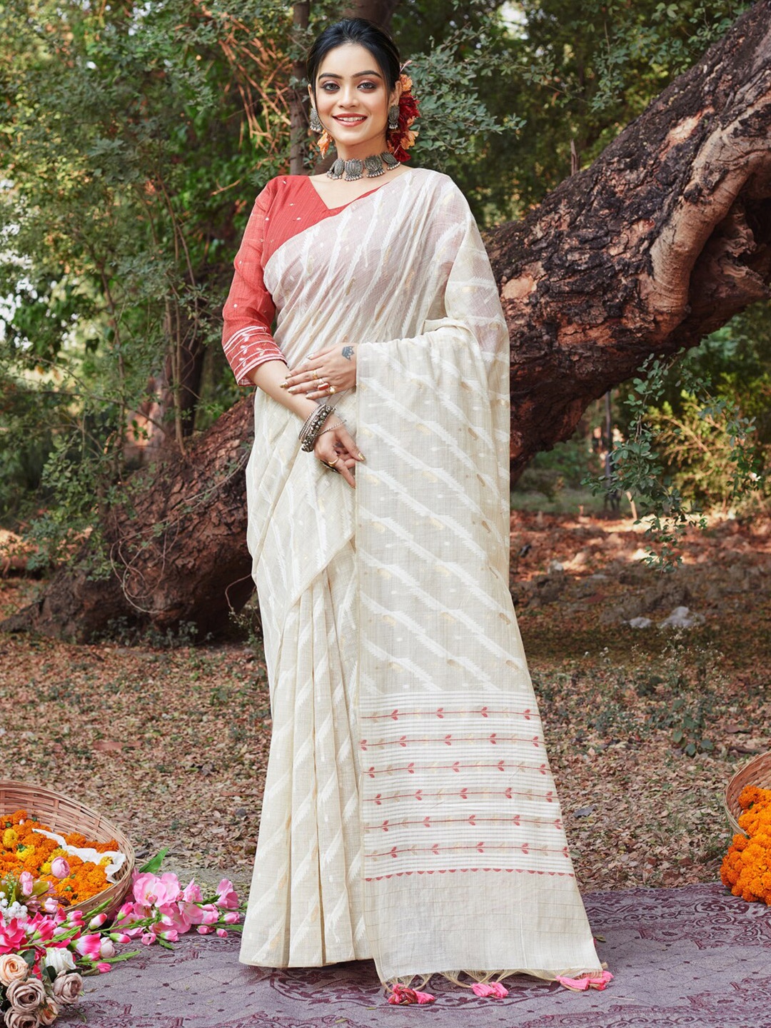 

Fashion Petals Striped Woven Design Tussar Saree With Blouse Piece, White