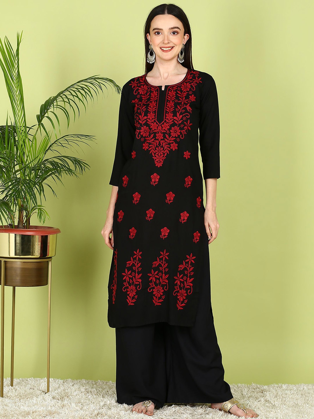 

TOP N THREAD Ethnic Motifs Embroidered Thread Work Straight Georgette Kurta, Black