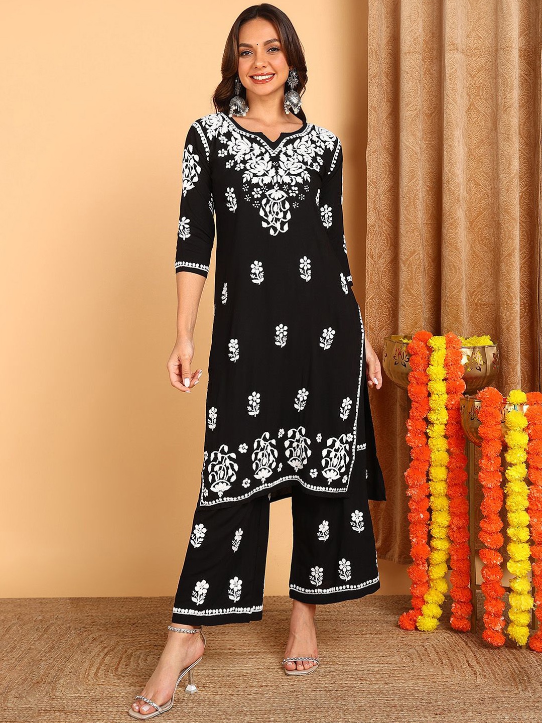 

VAHSON Women Ethnic Motifs Embroidered High Slit Chikankari Kurta with Palazzos, Black