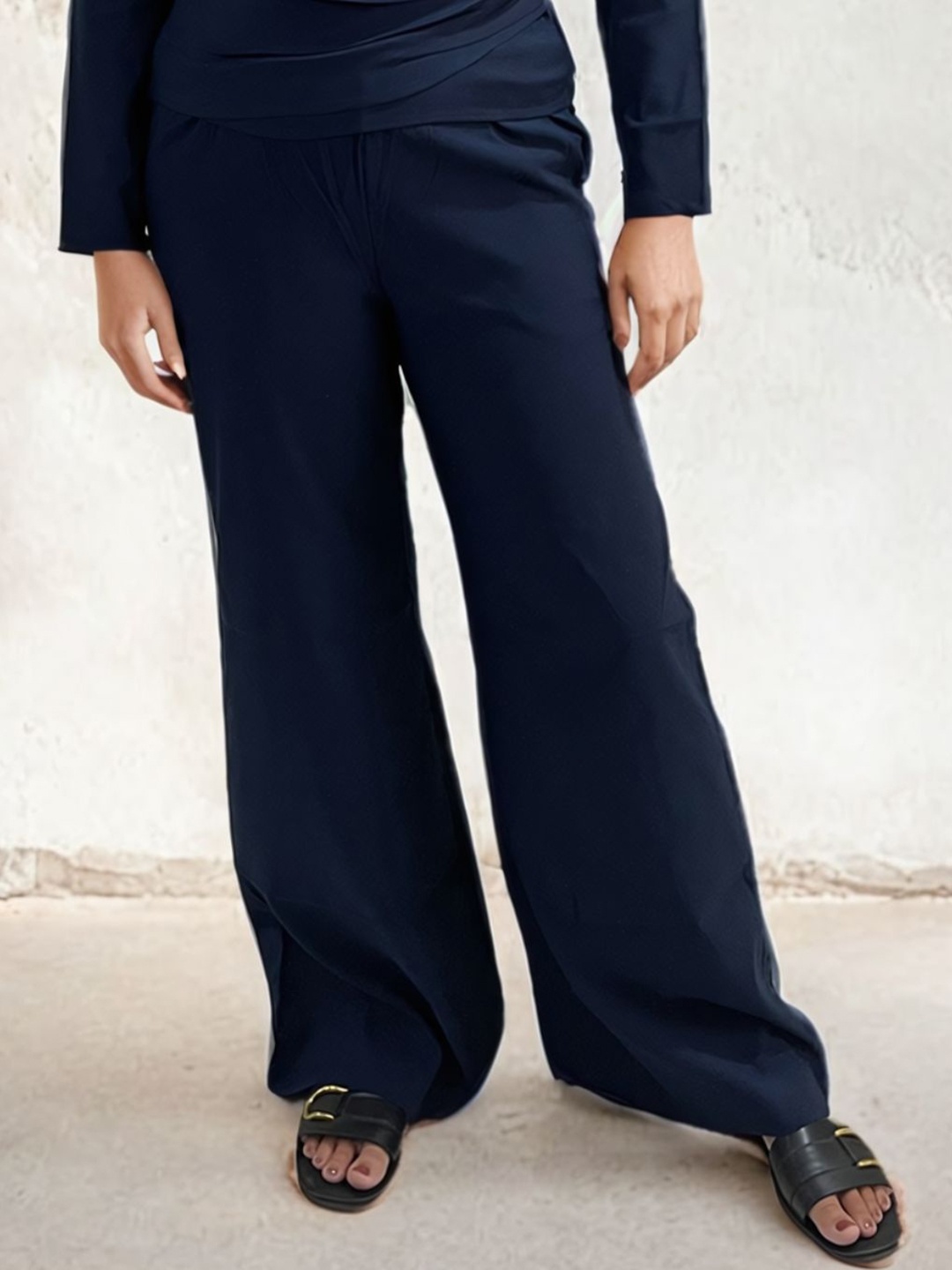 

PEACH & PANDA Women Relaxed Mid-Rise Flared Fit Parallel Trouser, Navy blue