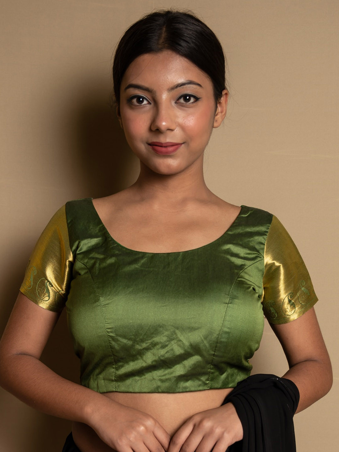 

SARIKA Round Neck Short Sleeves Zari Silk Saree Blouse, Green