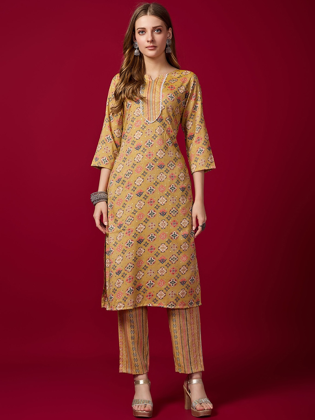 

GORGONE Printed Regular Kurta with Trouser, Yellow