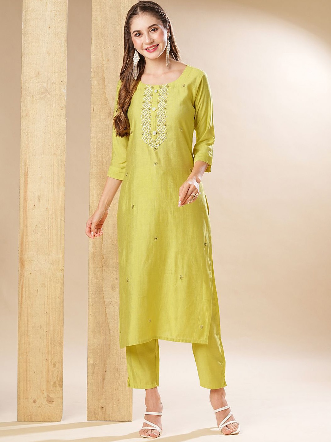 

FASHOR Floral Embroidered Beads and Stones Straight Kurta With Trouser, Yellow