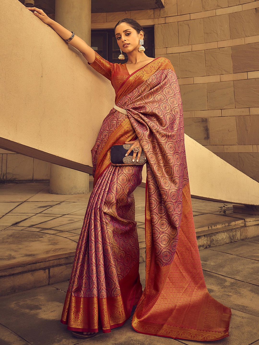 

elora Woven Design Zari Brocade Banarasi Saree, Maroon