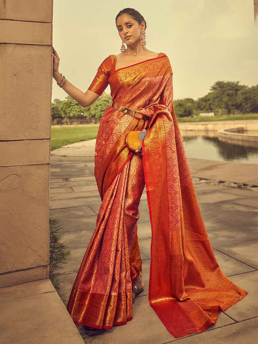 

elora Woven Design Zari Brocade Banarasi Saree, Red