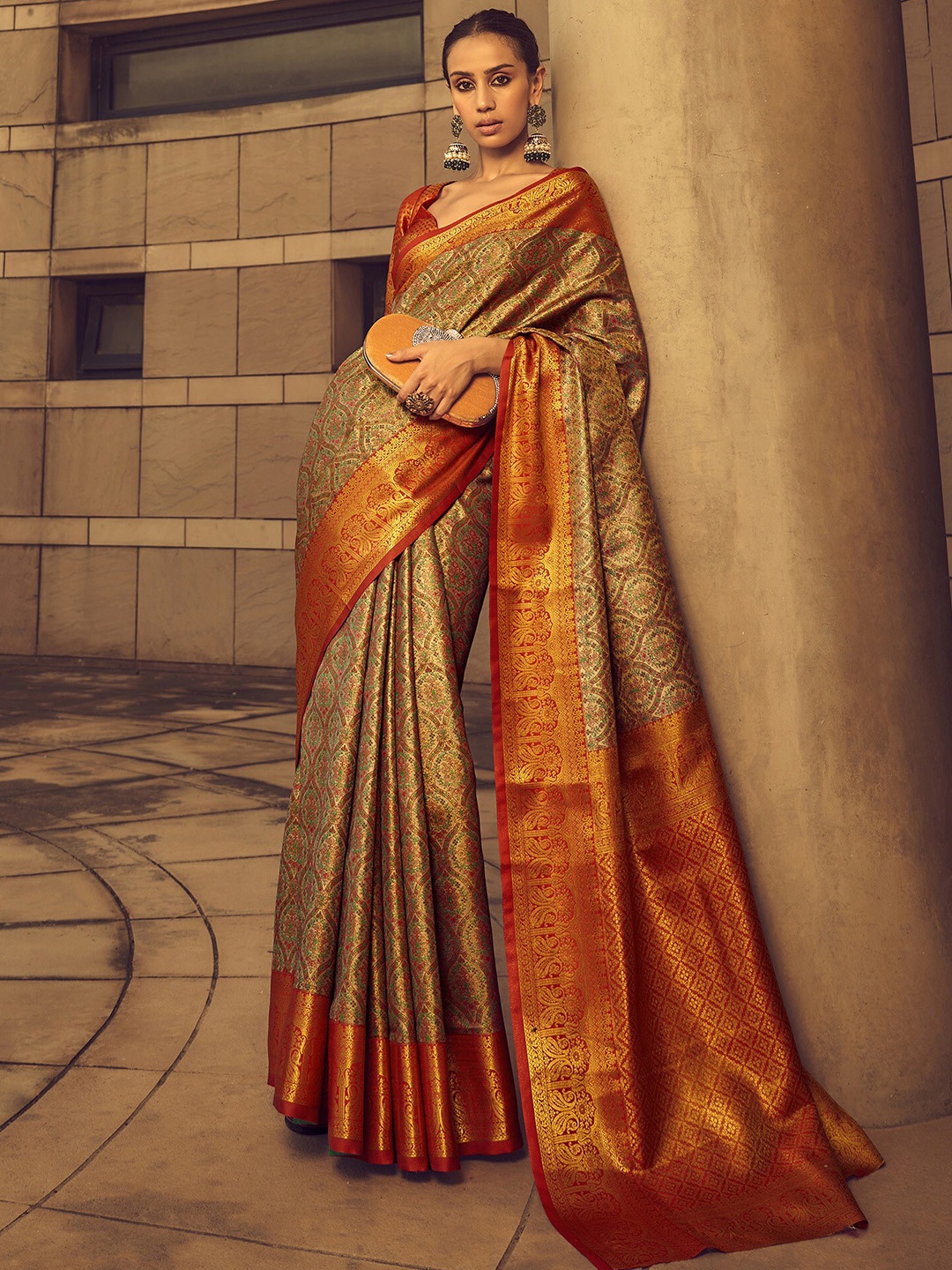 

elora Woven Design Zari Brocade Banarasi Saree, Peach
