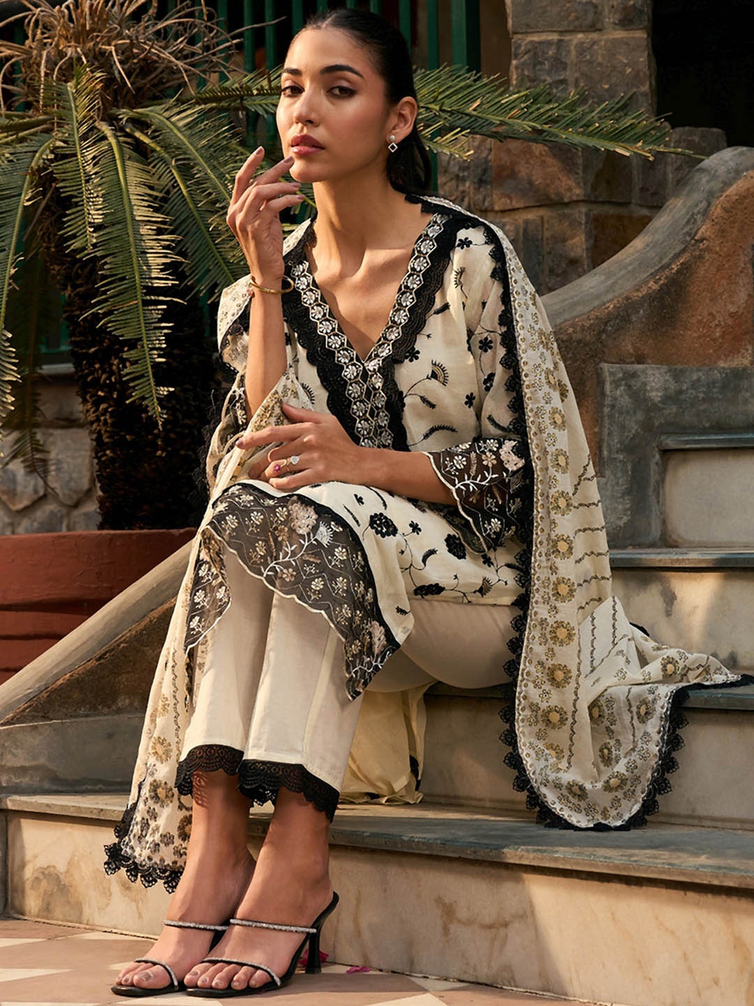 

Indo Era Floral Embroidered Regular Thread Work Pure Cotton Kurta with Trousers & Dupatta, Off white