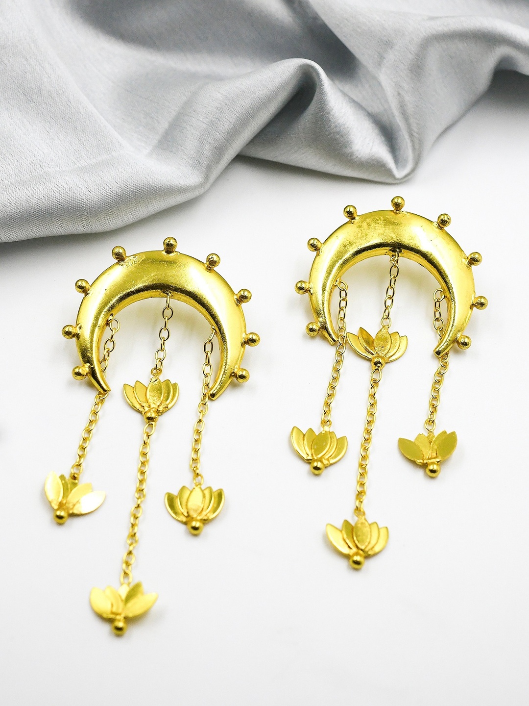 

ISHKAARA Classic Ear Cuff Earrings, Gold