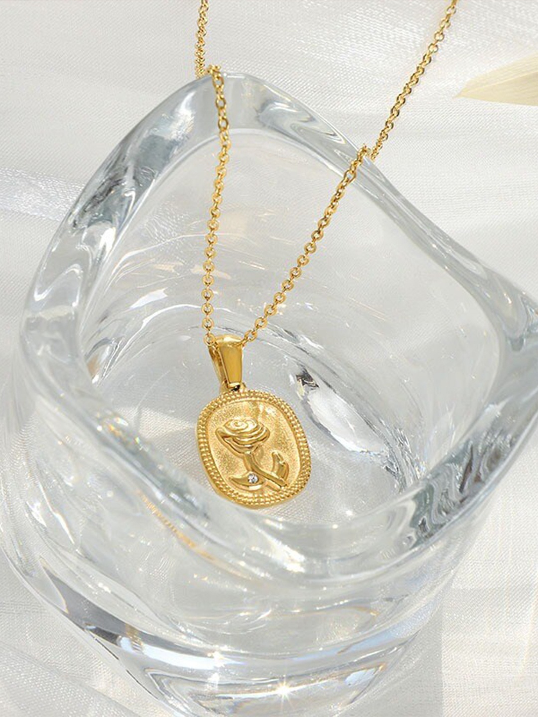 

VIEN Gold-Plated Stainless Steel Aesthetic Waterproof Chain