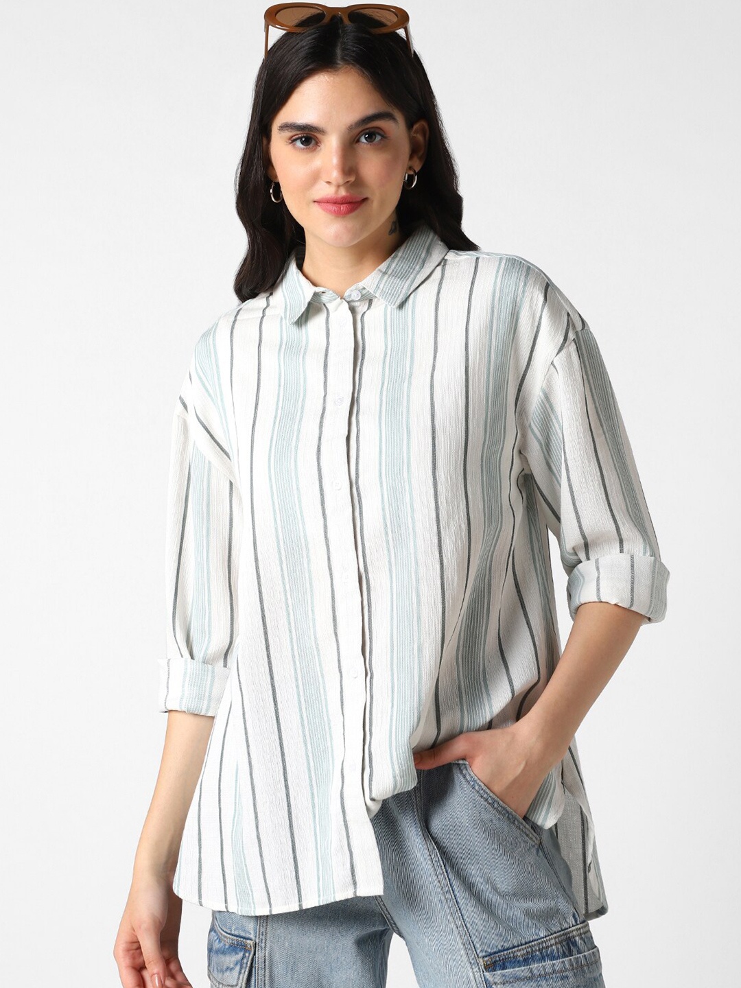 

VASTRADO Classic Oversized Vertical Stripes Cutaway Collar Crepe Casual Shirt, White