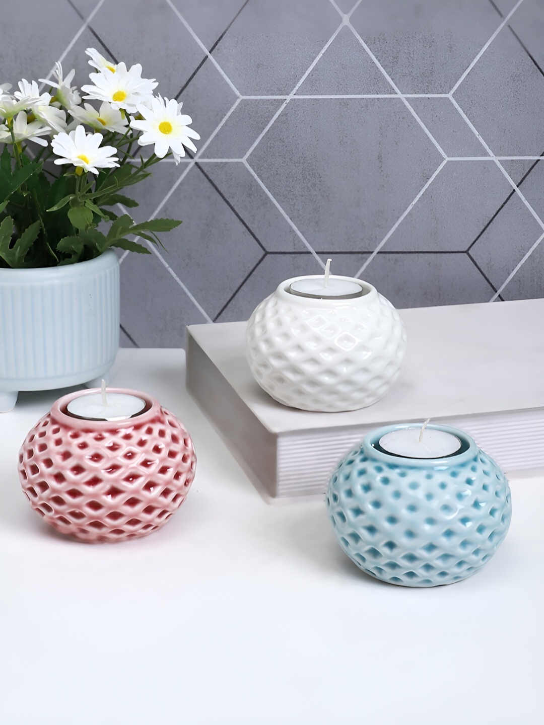 

Aura White & Pink 3 Pieces Ceramic Candle Holders