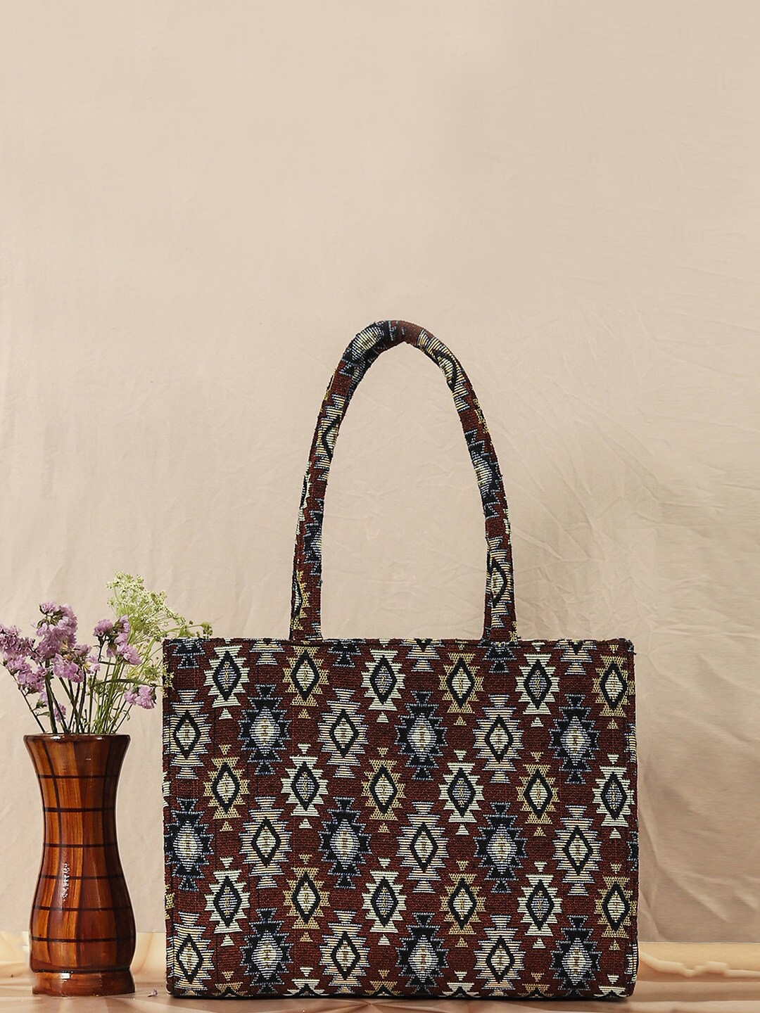 

Bagsy Malone Ethnic Motifs printed Printed Structured Handheld Bag, Black