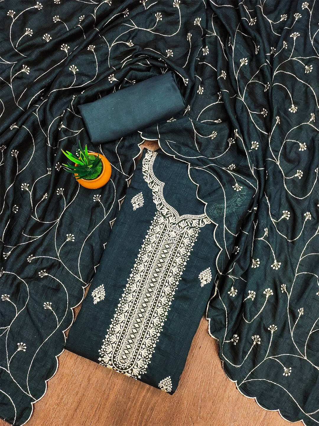 

LeeliPeeri Designer Floral Embroidered Zari Unstitched Dress Material, Grey