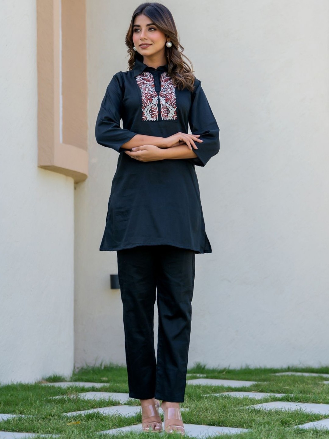 

HOUSE OF JAMOTI Women Embroidered Pure Cotton Tunic With Trouser Co-Ords, Navy blue