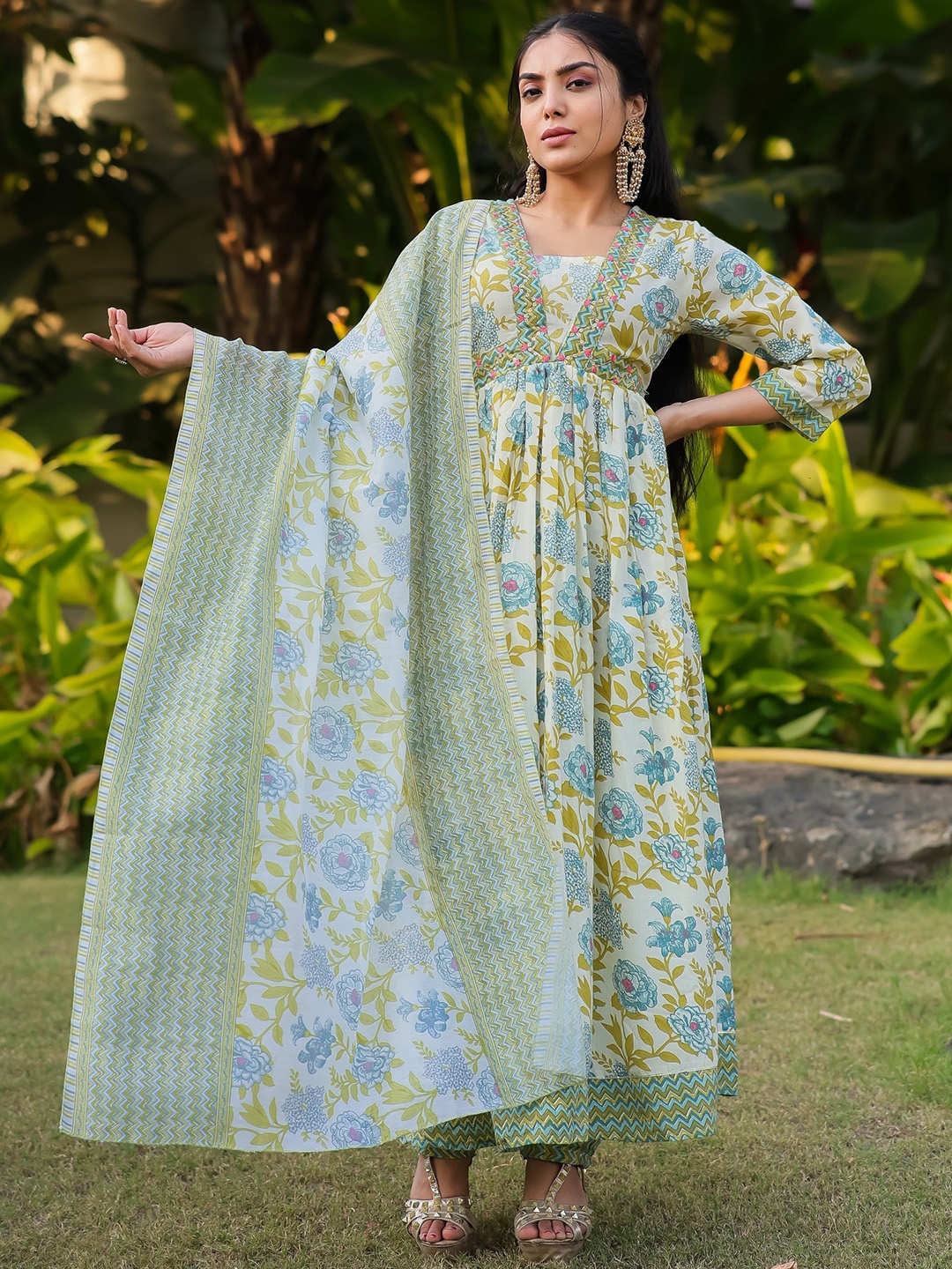 

FashionsEye Floral Printed Regular Kurti with Trousers & With Dupatta, Green