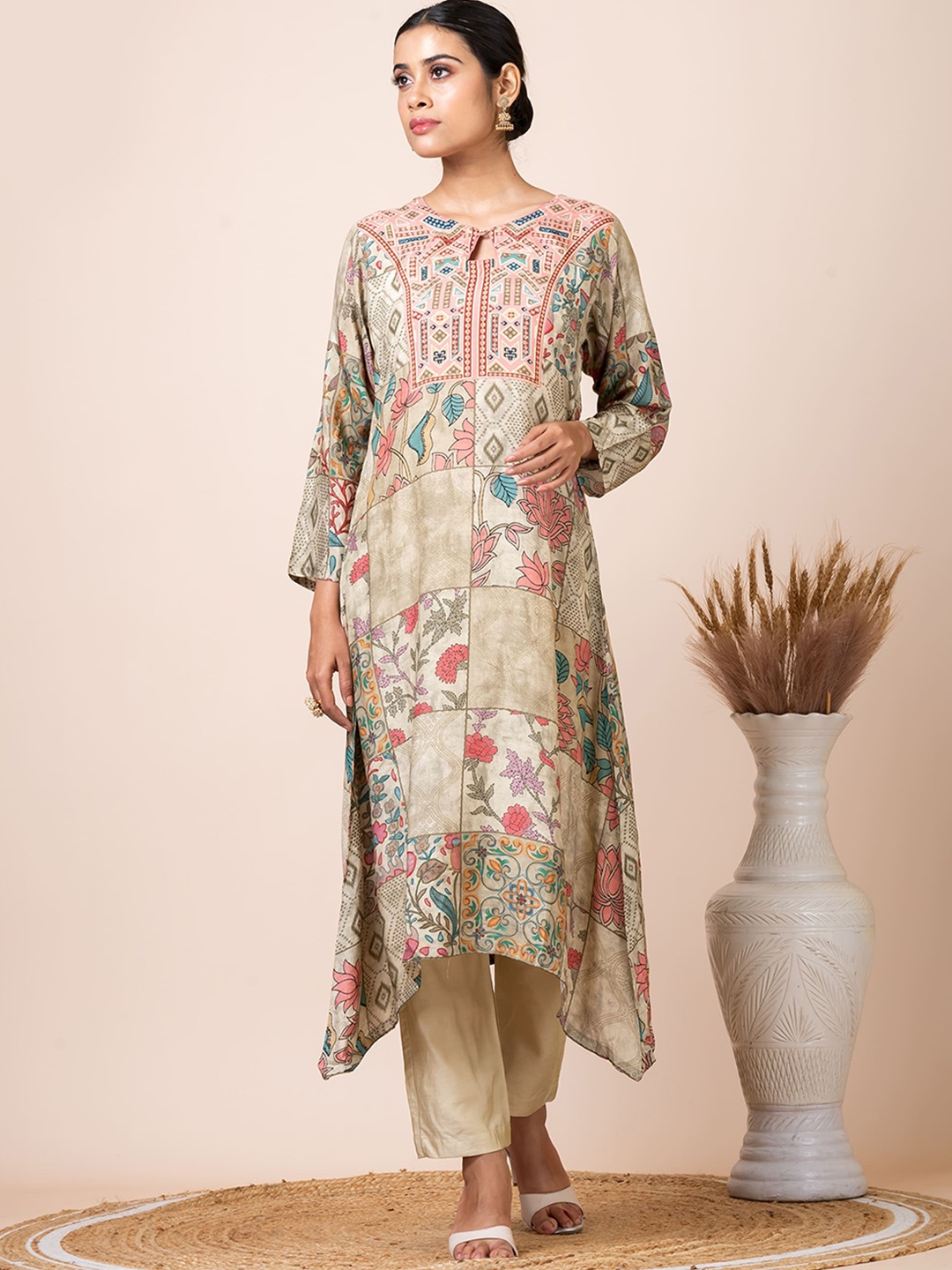 

SARSO Ethnic Motifs Printed Keyhole Neck A-Line Kurta With Trousers, Beige