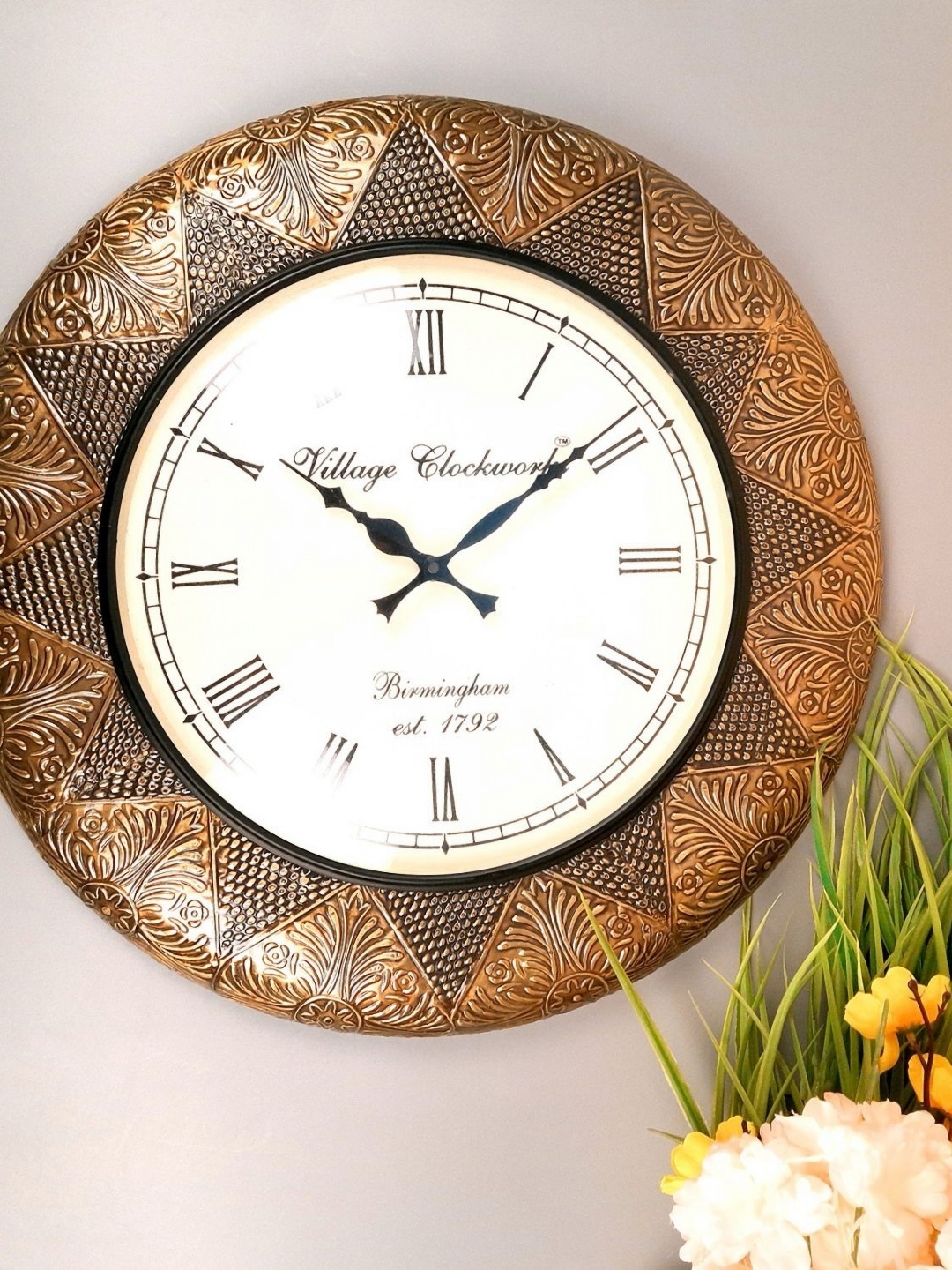 

apka mart Brown & White Wooden Textured Contemporary Round Shaped Wall Clock