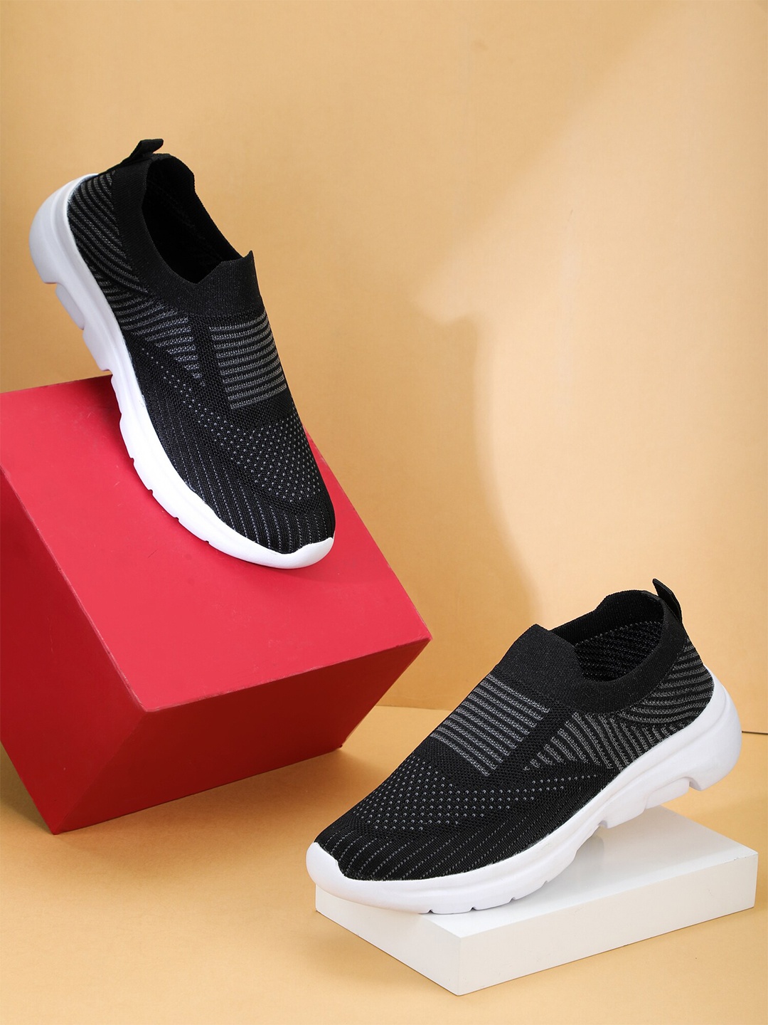 

TPENT Men Textured Walking Shoes, Black