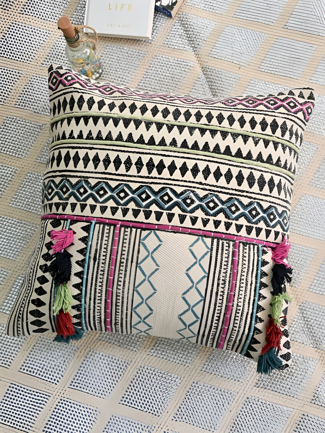 

Art Avenue White & Black Geometric Square Cushion Cover