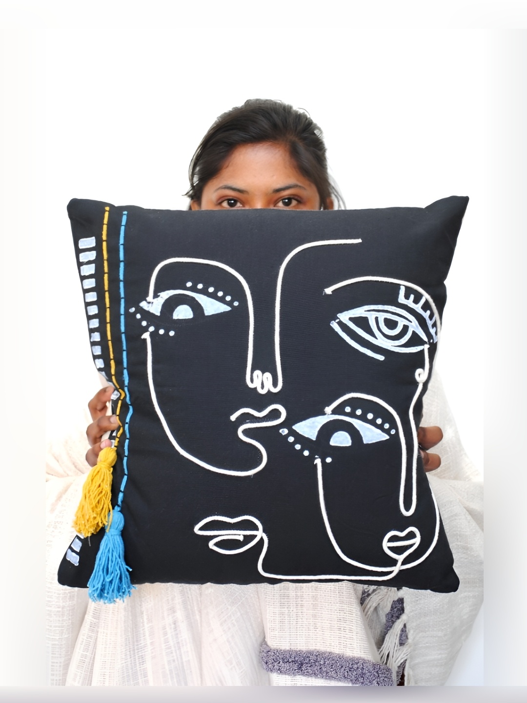 

Art Avenue White & Black Abstract Square Cushion Covers