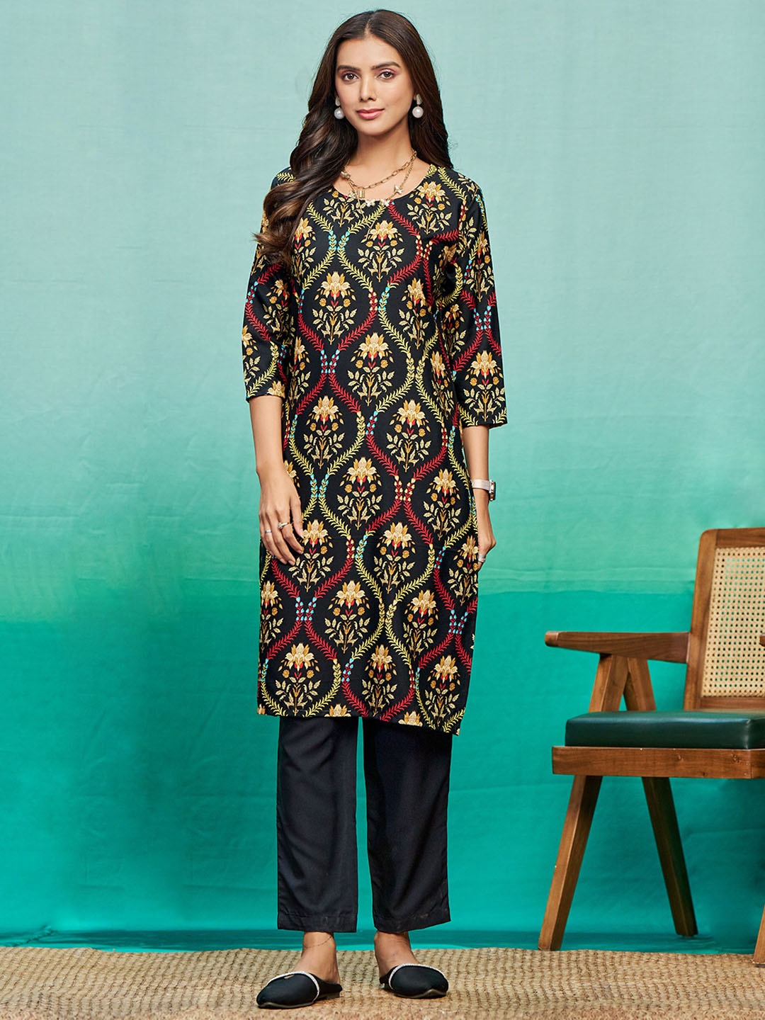 

Sangria Floral Printed Round Neck Straight Kurta With Trouser, Black