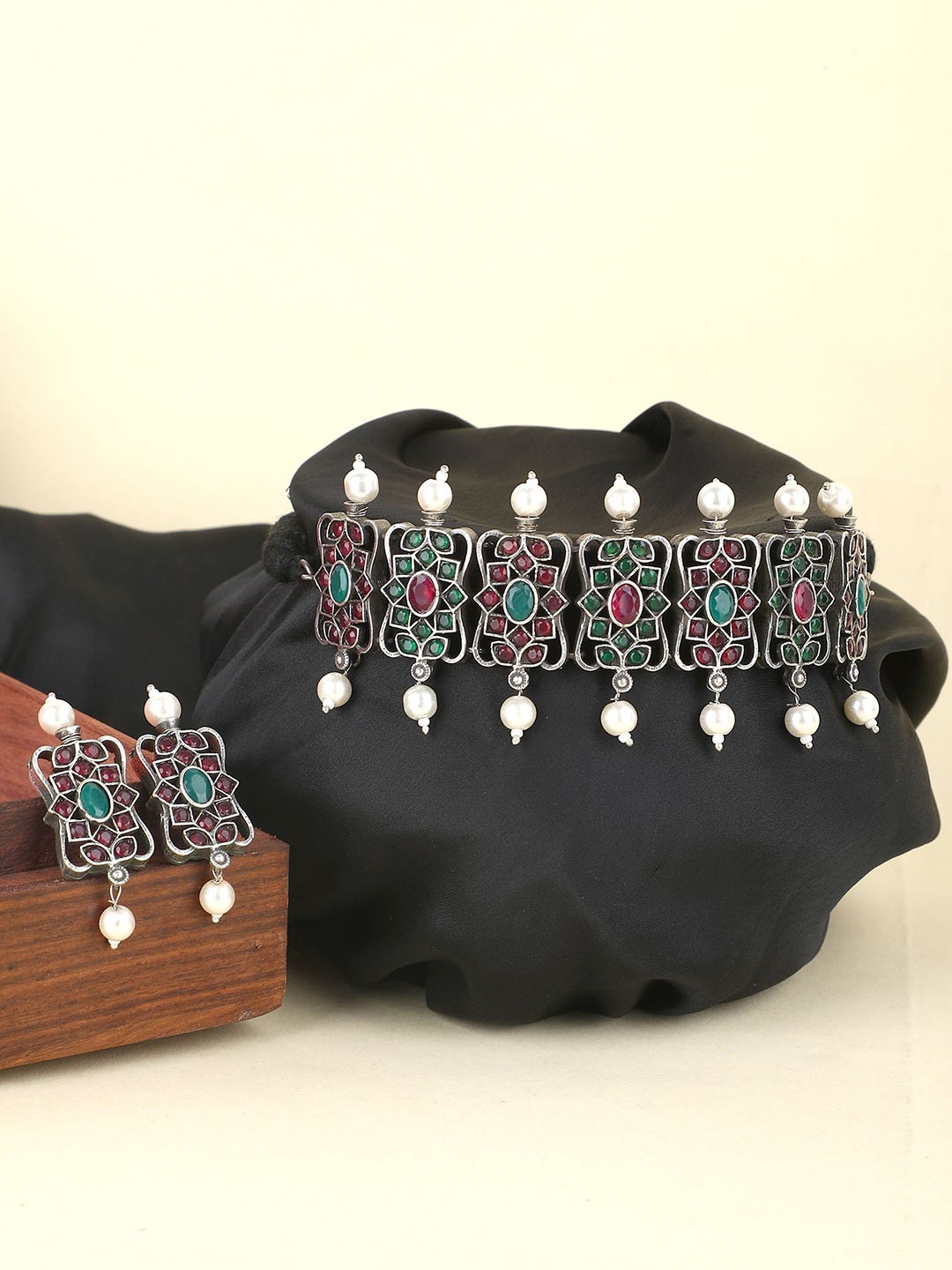 

Sangria Silver-Plated Stone-Studded Oxidized Jewellery Set