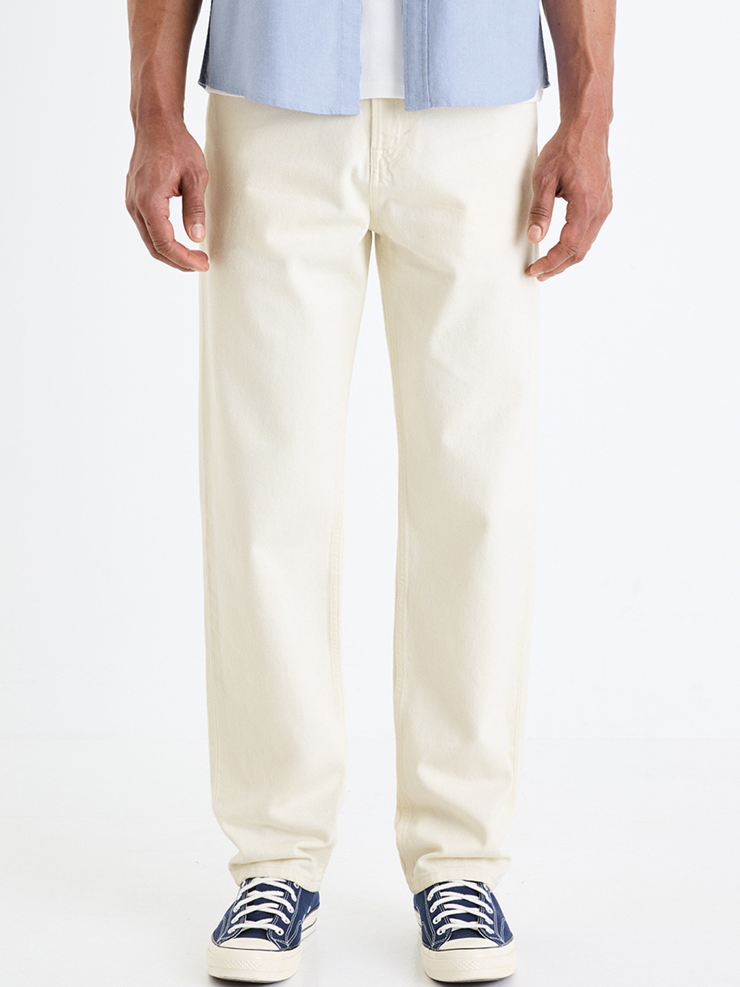 

Celio Men Jean Relaxed Fit Mid-Rise Clean Look Cotton Jeans, Beige