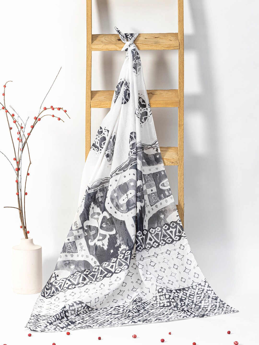 

Contrast Living Women Printed Scarf, Black